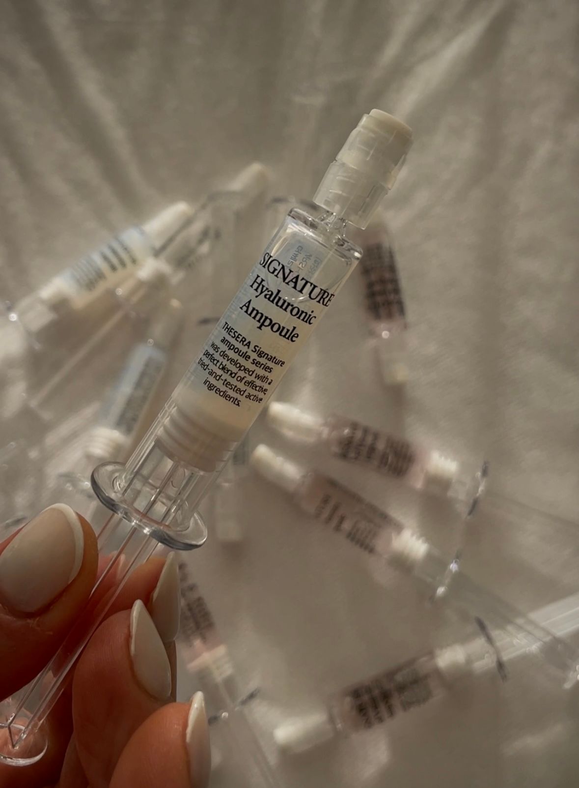 Ampulka séra Thesera Signature Hyaluronic