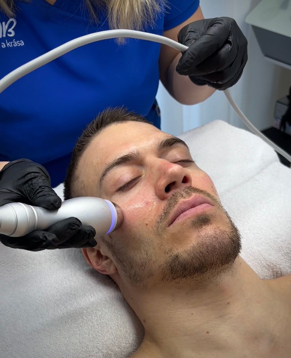 Ošetrenie tváre prístrojom Air In System